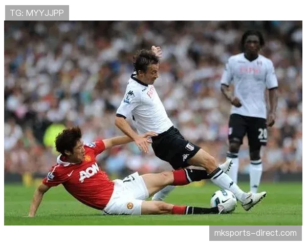 铲球规则判罚关键在先触球与危险犯规判断